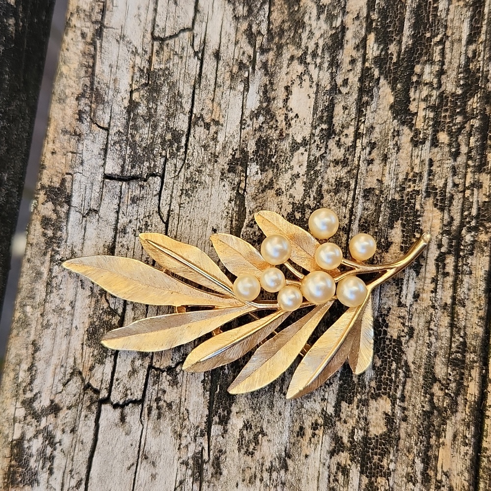 Vintage Crown Tifari golden leaf brooch with faux pearls. 3" length